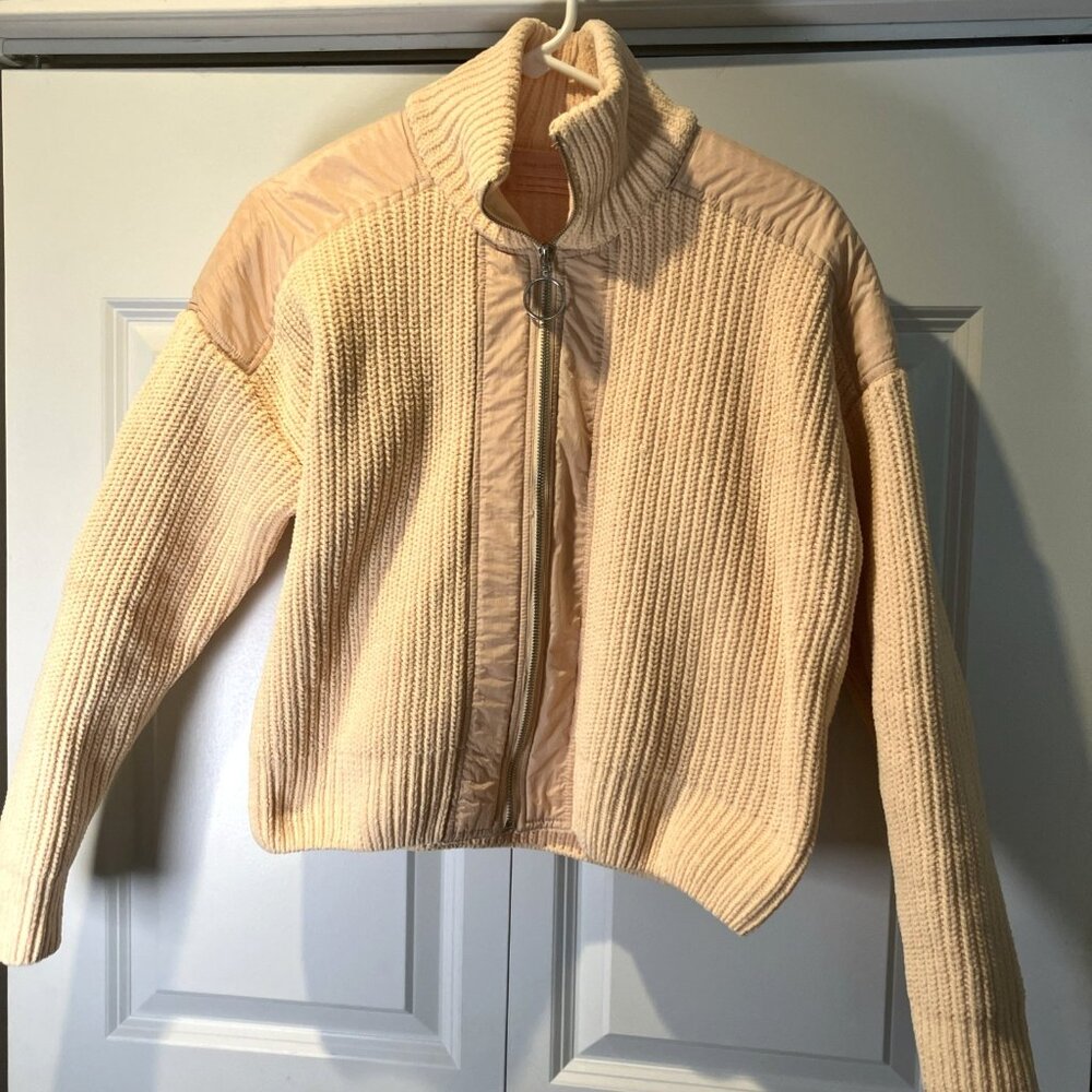 Urban outfitters cropped knit peach and pink front zip sweater women’s size M